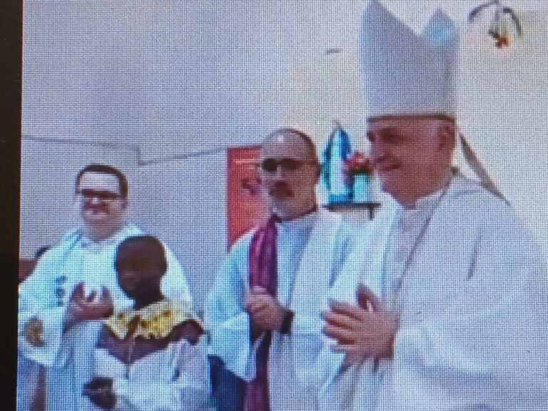 El obispo de Nueve de Julio visitó Mozambique y celebró el Ofertorio Solemne junto al padre Guillermo Gómez