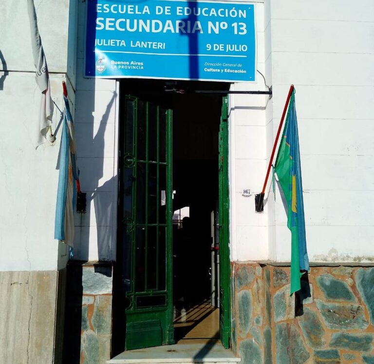 Escuela Secundaria N°13 se prepara para un gran fogón de cierre de año frente a Plaza Belgrano
