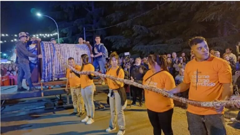 Tandil recuperó el récord del Salame más largo del Mundo con 487,22 Metros