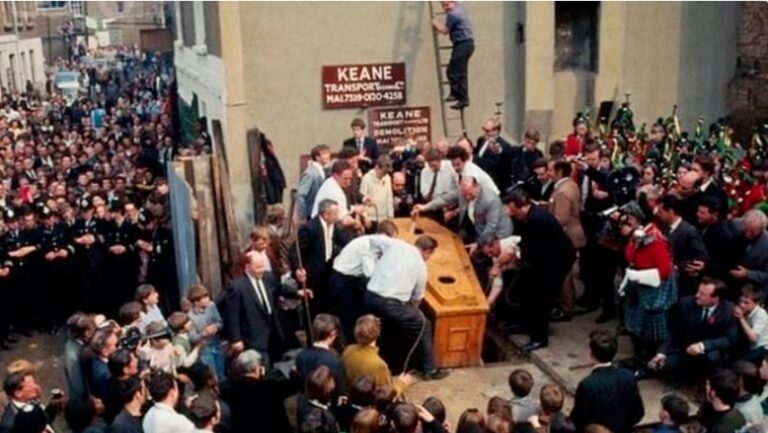 Por un desafío para ganar dinero vivió 61 bajo tierra en un ataud pero no vió un peso