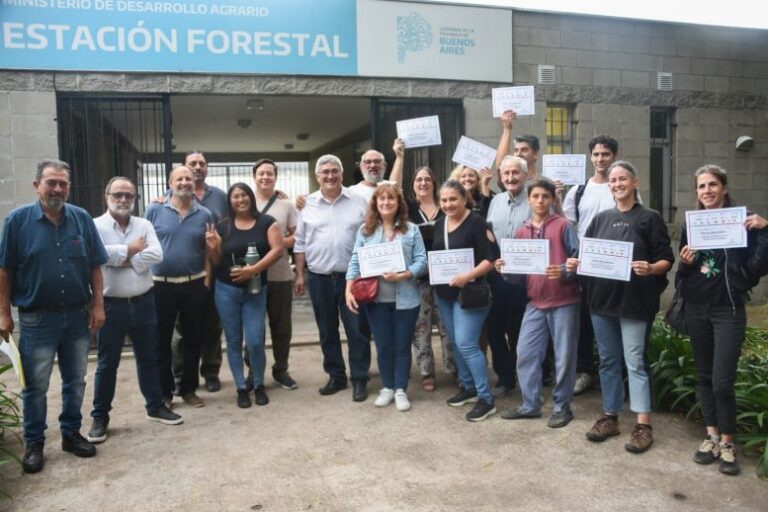 El ministro de Desarrollo Agrario de la provincia entregó kits apícolas y destacó el crecimiento del programa Mi Primera Colmena