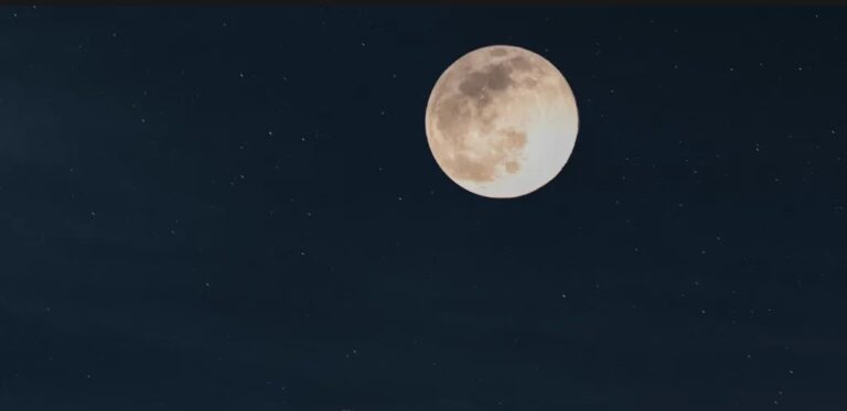 La Luna está a 20.000 km más cerca de la Tierra y brilla llena con intensidad