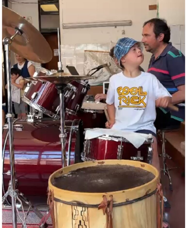 Pedrito, el pequeño gran músico que emocionó a todos en el Día de la Música