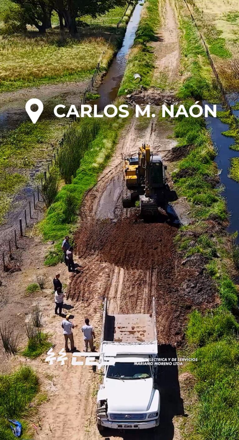 Trabajos en Carlos María Naón para hacer transitables a caminos cercanos
