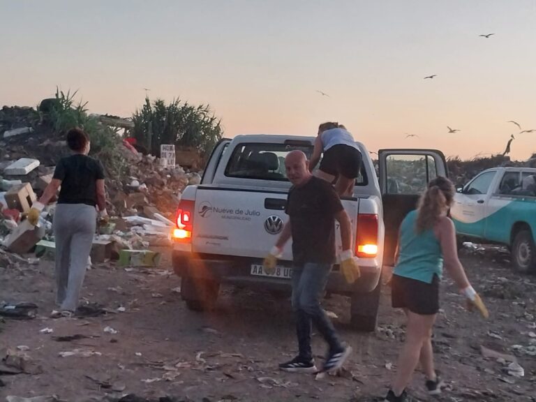 Gentile encabezó la recolección de residuos para garantizar la salud pública ante un paro de ATE en Nueve de Julio