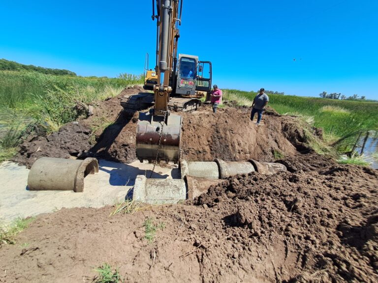 Se avanza con la reconstrucción de caminos rurales en el distrito