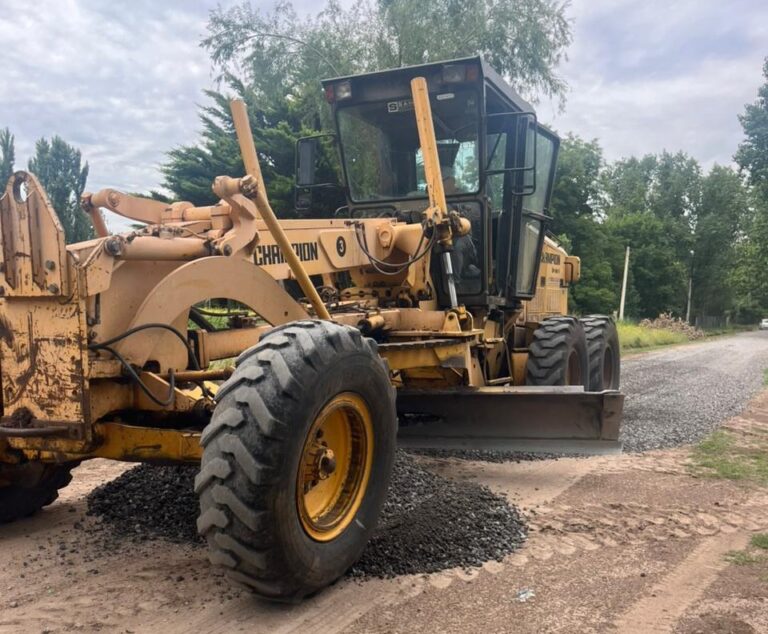 Se coloca piedra en los barrios Los Zorzales, Los Horneros y La Calandria