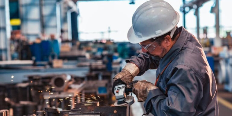 La pérdida de empleo registrada: las empresas grandes lideran la caída laboral