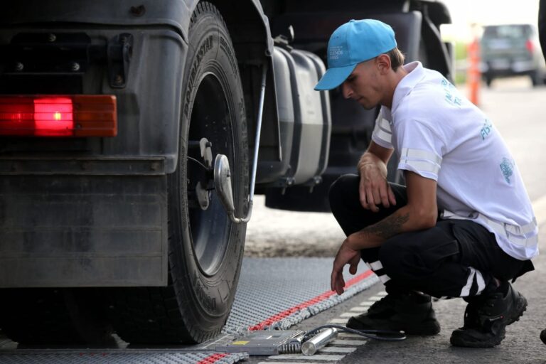 Más de 72 toneladas de carga ilegal retiradas de las rutas en un solo día