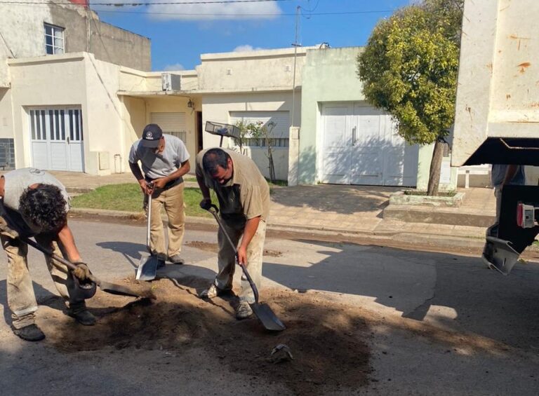 No cesan las tareas de bacheo en diferentes calles de la ciudad