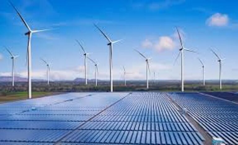 Vecinos o empresas pueden generar energía renovable y venderla a la red
