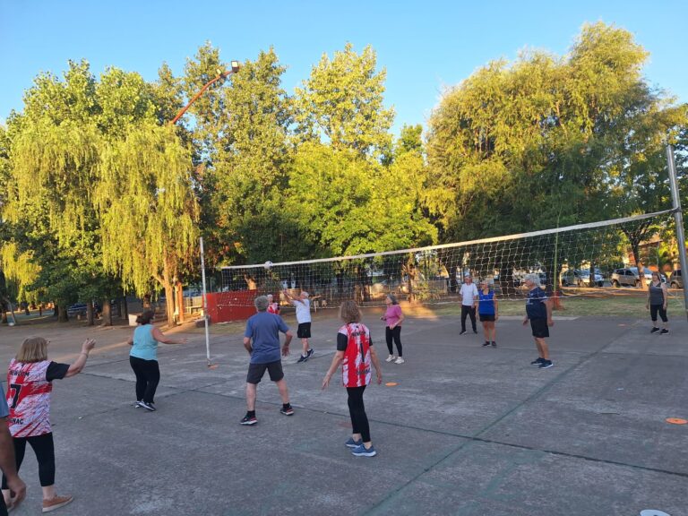 +40 compartió un nuevo encuentro en el Playón Municipal