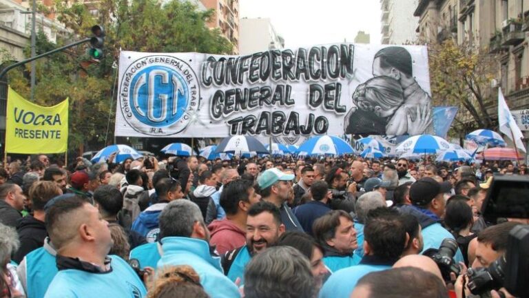 La CGT se moviliza a Tribunales para respaldar su presentación judicial contra la Reforma Laboral