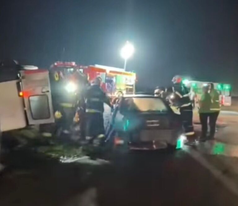 Violento impacto en la Ruta 205 cerca de Roque Perez dejó diez personas hospitalizadas