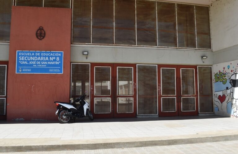 Comienza la obra de gas en la Escuela Secundaria N° 8 José de San Martín con recursos del Fondo Educativo bonaerense