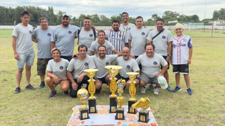 Jornada Solidaria en Once Tigres: el fútbol Seniors jugó para los Bomberos Voluntarios