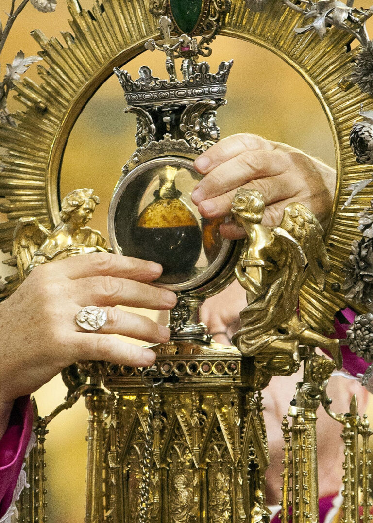El milagro que desafía a la ciencia: la sangre de San Jenaro vuelve a licuarse en Nápoles