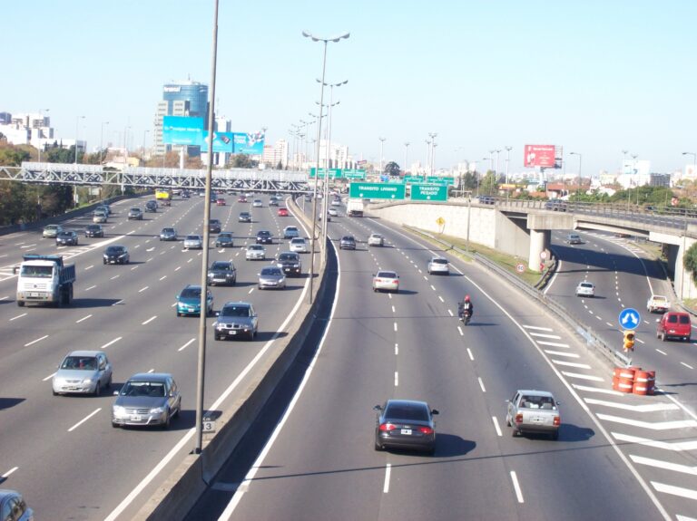 Aumentan 42% los peajes de Acceso Norte y Oeste y penalizan el pago manual para impulsar el TelePASE