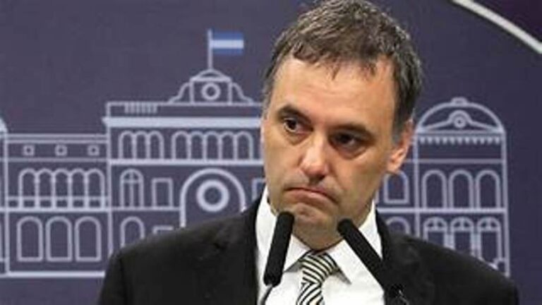 Imputan a Manuel Adorni por presunto enriquecimiento ilícito y movimientos financieros irregulares