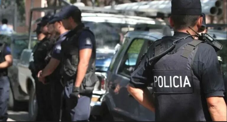 Provincia acordó un aumento salarial del 11% para la Policía, más plus por uniforme y horas POLAD