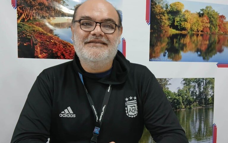 “Tomar la Calle”: la muestra de Gustavo Abraham transforma la Terminal de Ómnibus en un centro cultural abierto 24 horas