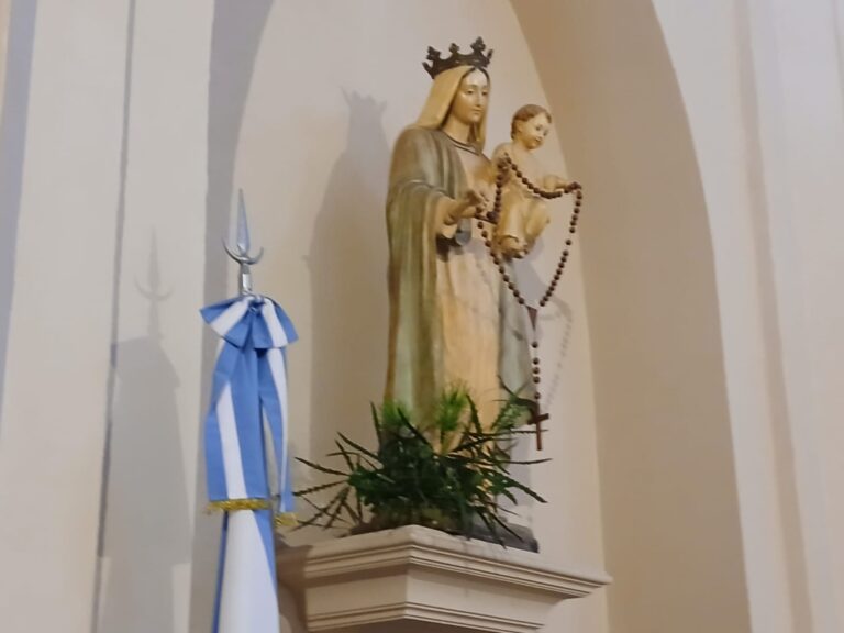 Cuarenta varones se reunieron en la Catedral de Santo Domingo para rezar el Rosario