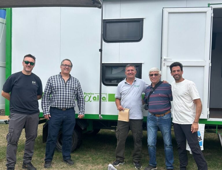 Centenario: la Cámara de Comercio reconoció a expositores nuevejulienses en Expoagro