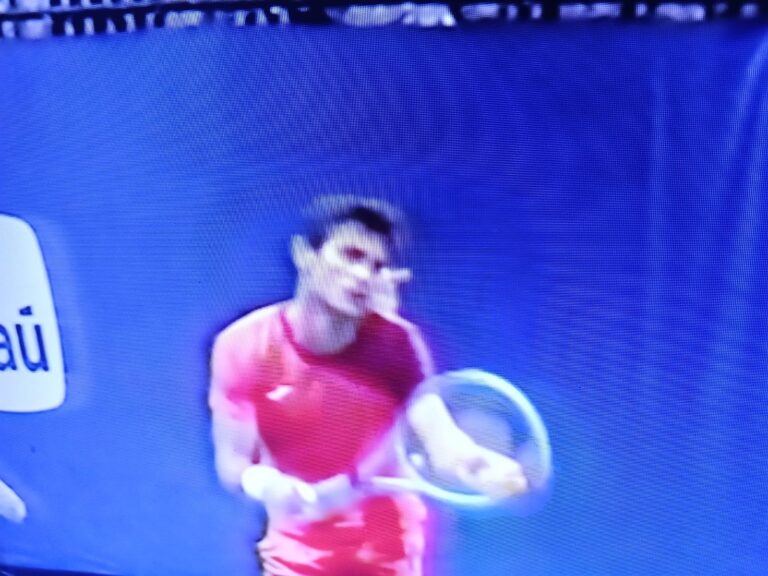 Mariano Navone luchó, pero se despidió del Miami Open al perder ante Vacherot