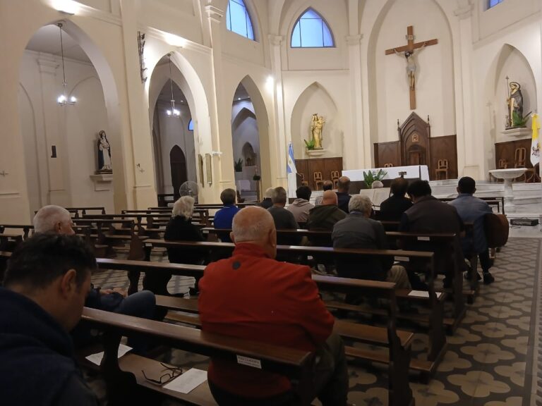 Madrugadores del 9 rezaron el Rosario 268 en la Catedral y dieron la bienvenida a un nuevo integrante