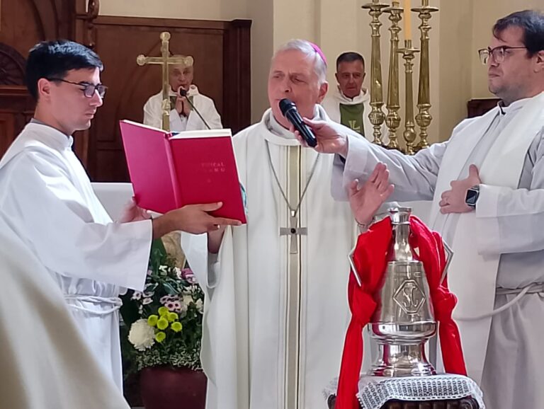 “Cristo nos reviste con su fuerza y estamos llamados a ser Santos”: el obispo convocó a no perder la esperanza en la Misa Crismal