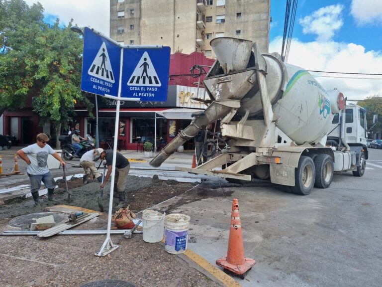 Renovación vial en el corazón de la ciudad: avanzan los trabajos en Robbio y Mitre