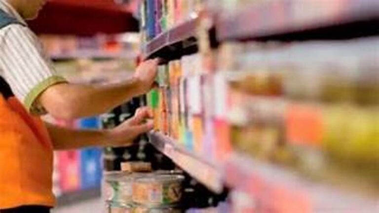 Acuerdo mercantil: aumento del 5% y suma fija para empleados de comercio