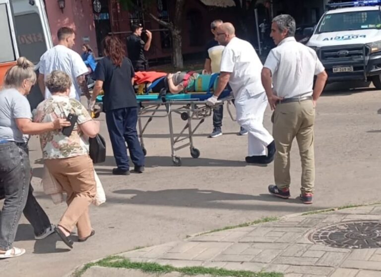 Una mujer fue embestida y debió ser hospitalizada