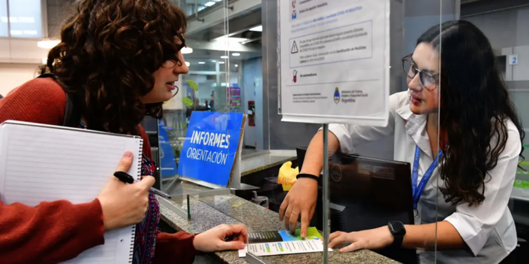 El ajuste masivo del gobierno Nacional: La pérdida de más de 64.000 puestos en el sector público