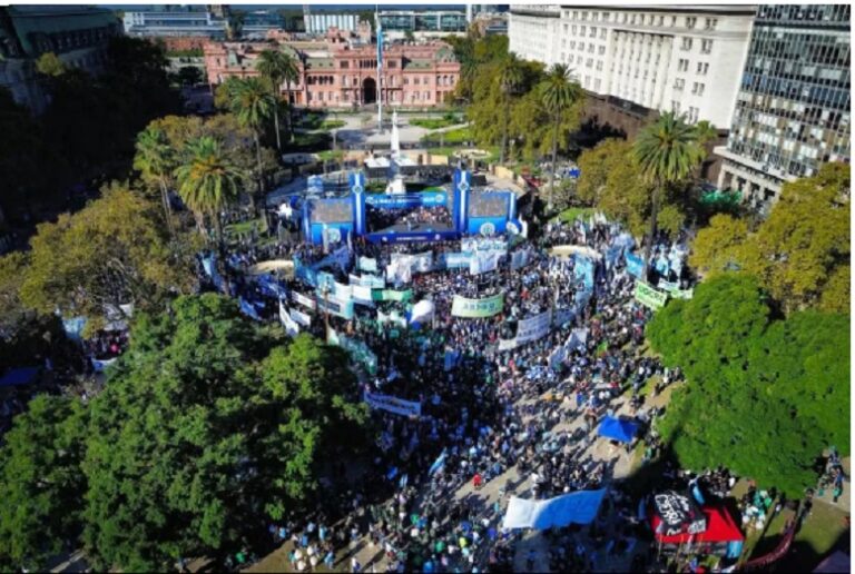 La CGT advirtió al Gobierno en una masiva marcha por el Día del Trabajador: ‘Se terminó la paciencia’