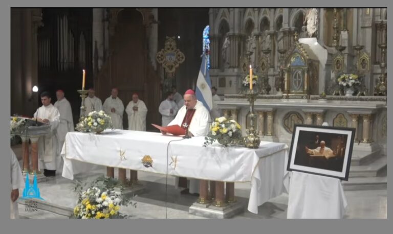 Monseñor Colombo recordó al Papa Francisco: “Nos enseñó a trabajar juntos por un mundo más justo”