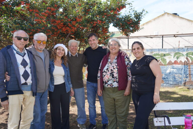 Dirigentes y jóvenes radicales mostraron unidad de trabajo en Alberdi con una jornada comunitaria
