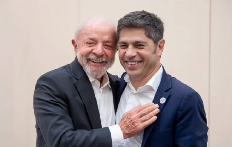 Axel Kicillof se alinea con líderes progresistas y se reune con Lula en Barcelona
