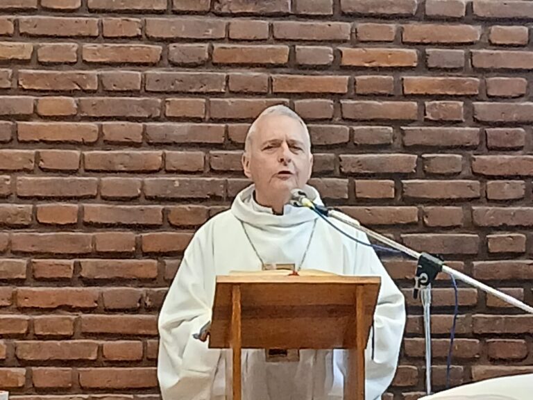Obispo de Nueve de Julio en Pascua: “Tenemos que dejar que el Señor mueva la piedra que nos mantiene encerrados en el desaliento”