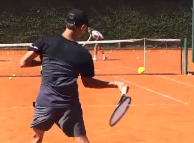 Valentino Rossi se destaca en Misiones: campeón de dobles y semifinalista en singles