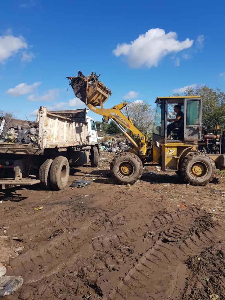 Retiran la basura de un basural transitorio del barrio ‘Ex-Corralón’