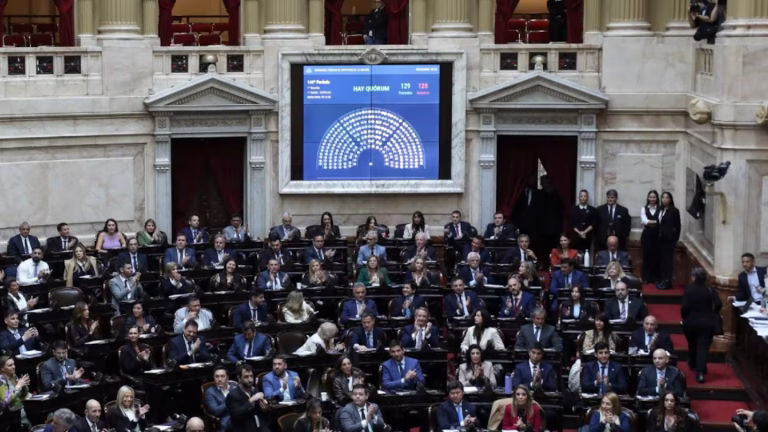 Diputados aprobó la reforma de la Ley de Glaciares tras más de 10 horas de debate y en medio de fuertes tensiones