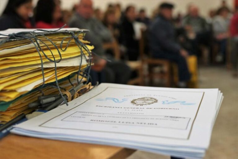 Se entregan 512 escrituras a vecinos de Nueve de Julio en un importante acto en la Municipalidad