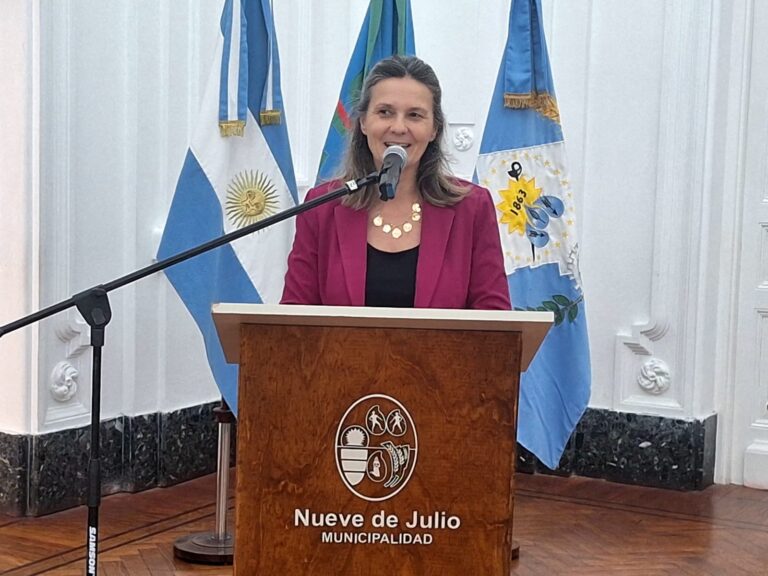 En un acto cargado de emoción, María José Gentile presidió la entrega de 512 escrituras