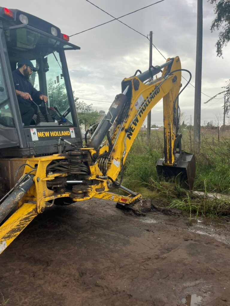 Continúan los trabajos de desagote tras intensas lluvias