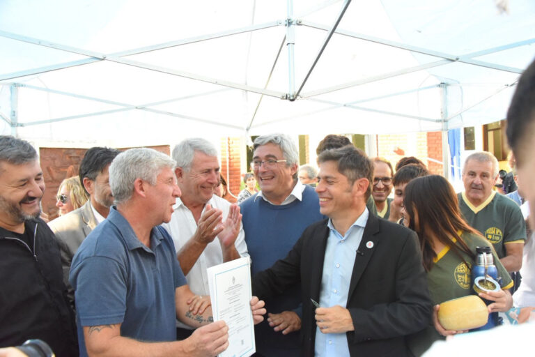 Kicillof y Rodríguez mejoran caminos rurales y fortalecen la Escuela Agraria de Alberti