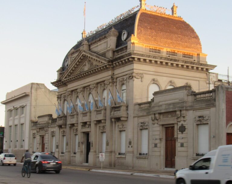 Jubilados municipales denuncian descuentos de hasta el 20% en sus haberes y apuntan contra el Ejecutivo y el Concejo Deliberante