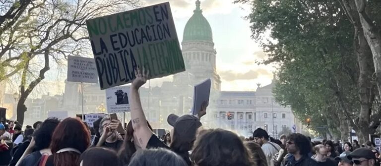 Universidades: el ajuste acumulado ya supera el 40% y docentes perdieron más de un tercio de su salario real