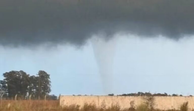 Un tornado azotó a Las Flores y destruyó una casa
