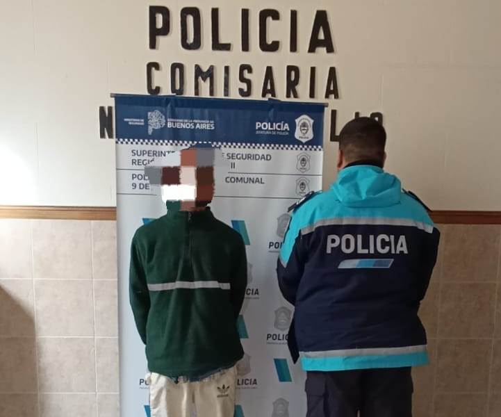 Rápido accionar policial: aprehenden a un hombre y recuperan un ciclomotor, un celular y una batería robados